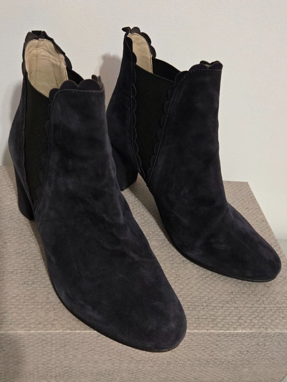 Boden Navy Suede Scalloped  Ankle Boots Women’s EU 40 US 9  Indie Sleek